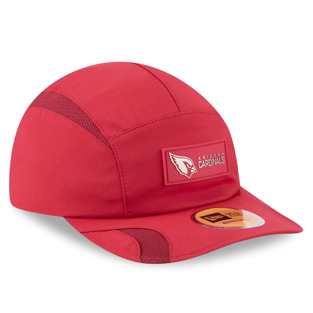 Men's Arizona Cardinals New Era Cardinal 2025 Sideline Runner Adjustable Hat